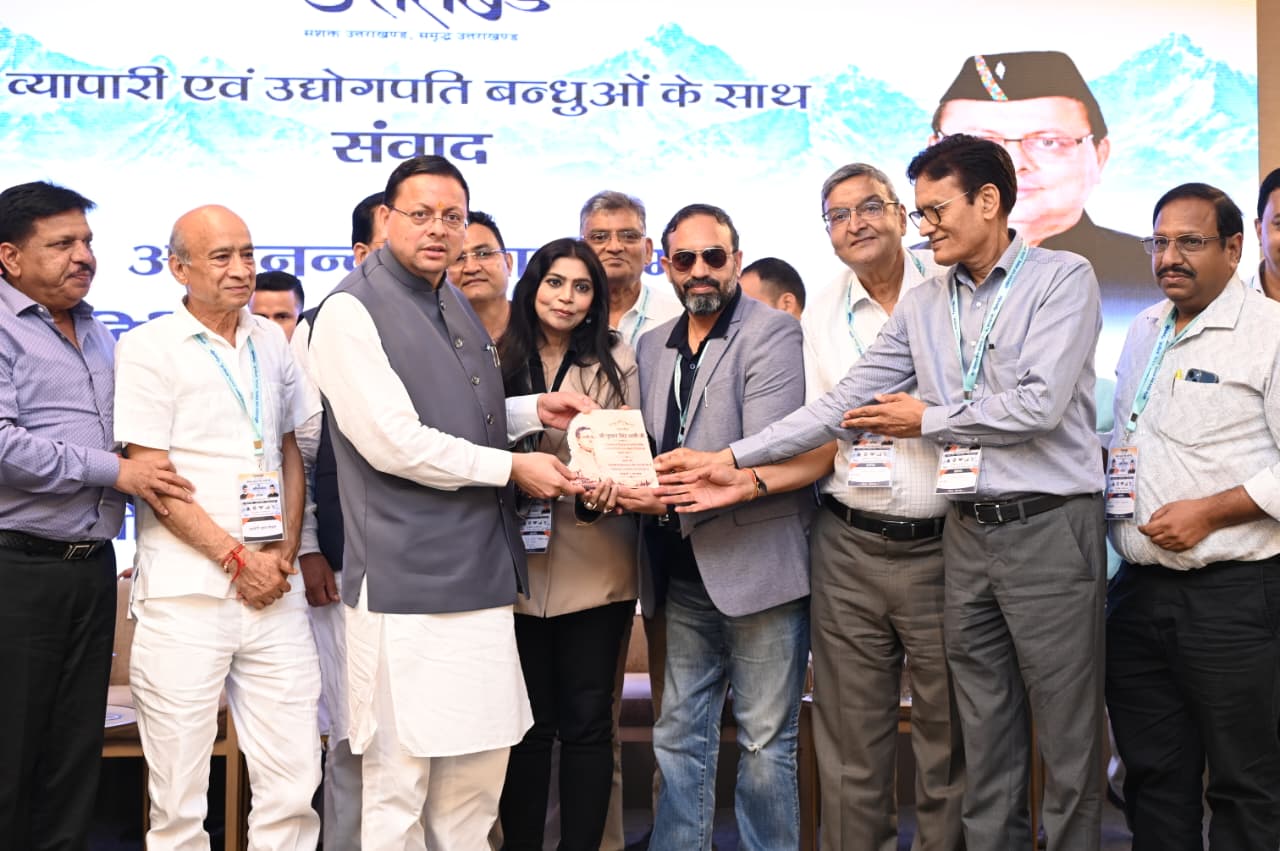 मुख्यमंत्री पुष्कर सिंह धामी ने हल्द्वानी में व्यापारियों एवं उद्योग प्रतिनिधियों के साथ किया संवाद